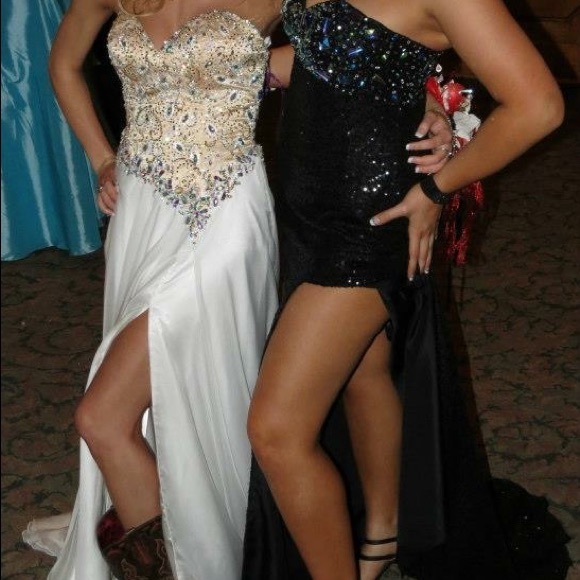 Formal dress - Picture 5 of 6